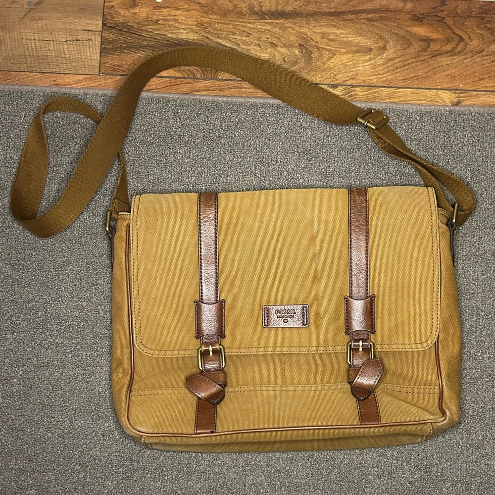 Fossil Messenger Bag W/Laptop Sleeve